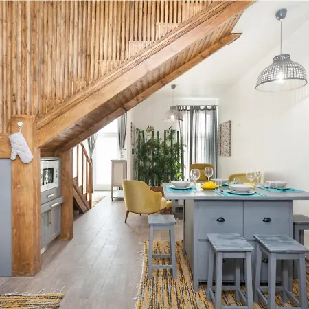 Castle House * Leça da Palmeira