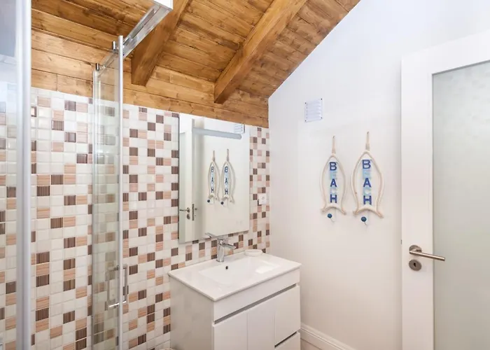 Homestay Castle House