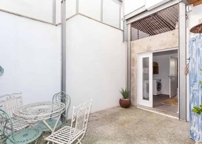 Homestay Castle House *